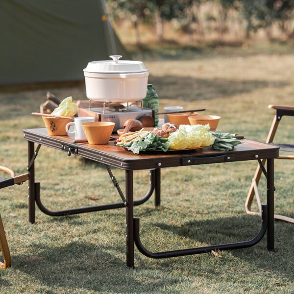 MDF outdoor folding table Naturehike NH20JJ028 sudah dilengkapi dengan tas penyimpanan sehingga mudah untuk dibawa kemana-mana dan saat di simpan tidak memakan banyak tempat. Kursi lipat ini bisa diatur untuk panjang pendek kaki meja. Anda bisa mendapatkan kursi ini di Erjee Camping Store, toko alat camping dan hiking terlengkap di Bali.