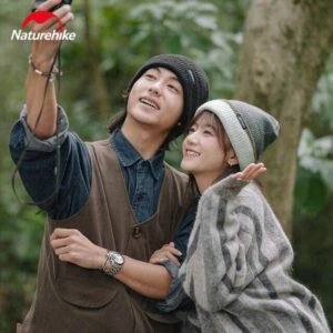 Double Layer Knit Wool Beanie Hat Naturehike CNH22MZ001 terbuat dari bahan acrylic, nylon, spandex dan wool lembut, nyaman di kulit, menjaga anda tetap hangat, dan tebal. Dapat digunakan untuk pria dan perempuan karena unisex. Anda bisa mendapatkan produk ini di Erjee Camping Store Bali.