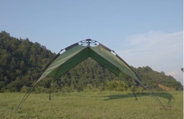 Automatic tent pop up NH21ZP008 tersedia di variasi untuk dua orang dan tiga orang dan ada di warna forest green. Tenda ini sudah dilengkapi dengan fitur windproof dan waterproof, dilengkapi dengan dua jendela dan dua pouch di tenda. Tas dari tenda ini juga dilengkapi dengan handle sehingga mudah untuk dibawa kemana-mana. Anda dapat mendapatkan tenda ini di Erjee Camping Store, bagi anda yang berdomisili di Bali ini merupakan toko yang menyediakan peralatan camping, hiking dan glamping terlengkap di Bali.