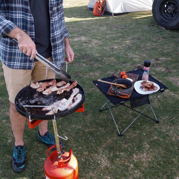 Outdoor lightweight folding table Naturhike menjadi pilihan yang cocok bagi pada pendaki solo, karena terbuat dari aluminium alloy dan oxford cloth, selain bahan yang berkualitas meja lipat ini mempunyai ukuran yang sangat compact, cocok untuk dibawa berpergian. Anda bisa mendapatkan meja lipat ini di Erjee Camping Store, toko alat camping dan hiking di Bali.