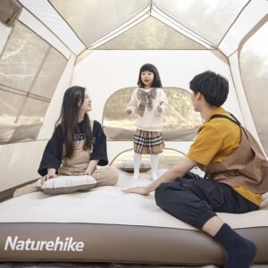 C25 built in pump PVC wind mattress Naturehike CNH23DZ10001 dilengkapi dengan pompa dan membutuhkan waktu tiga hingga lima menit hingga kasur dapat digunakan. Matras ini tersedia di ukuran single, double dan triple dengan ketebalan matras tinggi 25cm sehingga nyaman saat digunakan. Matras bisa dilipat ke ukuran yang compact dan sudah termasuk dengan tas penyimpanan. Anda bisa mendapatkan produk ini di Erjee Camping Store Bali.