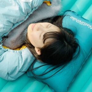 Automatic inflate pillow Naturehike NH17A001-L, bantak otomatis terisi oleh angin, nyaman dan lembut di kulit, ketinggian bantal dapat diatur, ringan dan mudah dibawa. Anda bisa mendapatkan produk ini di Erjee Camping Store Bali.