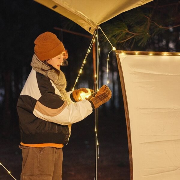 Warm light rope decoration for tent Naturehike CNH22DQ019 memiliki panjang 10 meter, jarak lampu 10cm, durasi lampu sehikar 50 jam dengan 3pcs baterai AA dan dilengkapi dengan delapan mode lampu. Anda bisa mendapatkan warm light ini di Erjee Camping Store Bali.