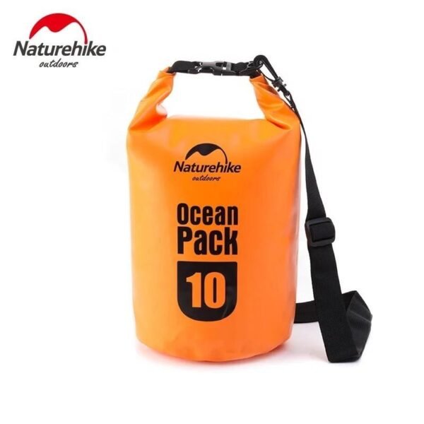 Dry waterproof bag 10L 20L Naturehike FS15M010-J FS15M020-J. Naturehike dry bags with a capacity of 10L and 20L are suitable for storing your luggage without getting wet when doing water sports such as rafting, fishing, trekking, camping, kayaking, etc. You can get this product in Erjee Camping Store Bali.