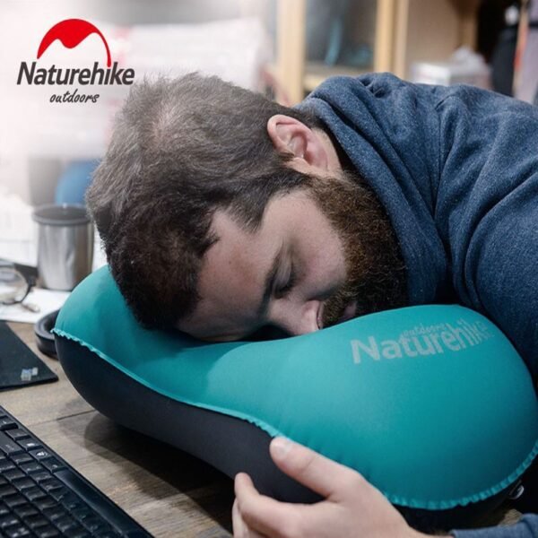 Square Air Cushion Inflatable Wind Pillow Naturehike NH17T013-Z terbuat daribahan polyester dan TPU Coating yang lembut dan nyaman dikulit, mempunyai ukuran compact dan ringan sehingga mudah untuk disimpan dan dibawa. Anda bia mendapatkan bantal angin di Erjee Camping Store Bali.