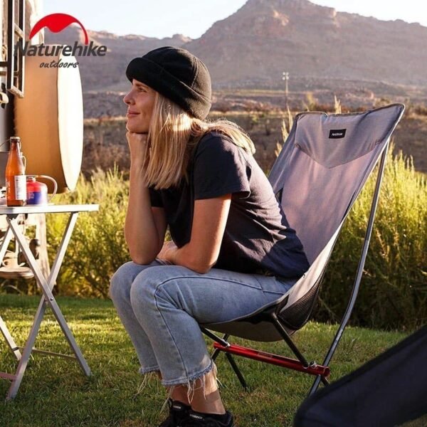 YL06 folding moon chair Naturehike NH18Y060-Z telah dilengkapi dengan storage bag yang memudahkan anda untuk membawa kursi lipat YL06 ini. Kursi berbahan aluminium alloy sehingga kuat, ringan dan tahan lama. Kursi di desain dengan mengikuti bentuk tubuh yang bas, sehingga anda merasa nyaman saat menggunakannya. Terdapat kantong di sebelah kiri kursi yang bisa digunakan untuk tempat botol minum, handphone maupun barang lainnya. Bagi anda yang berdomisili Bali, bisa mendapatkan kursi lipat ini di Erjee Camping Store.