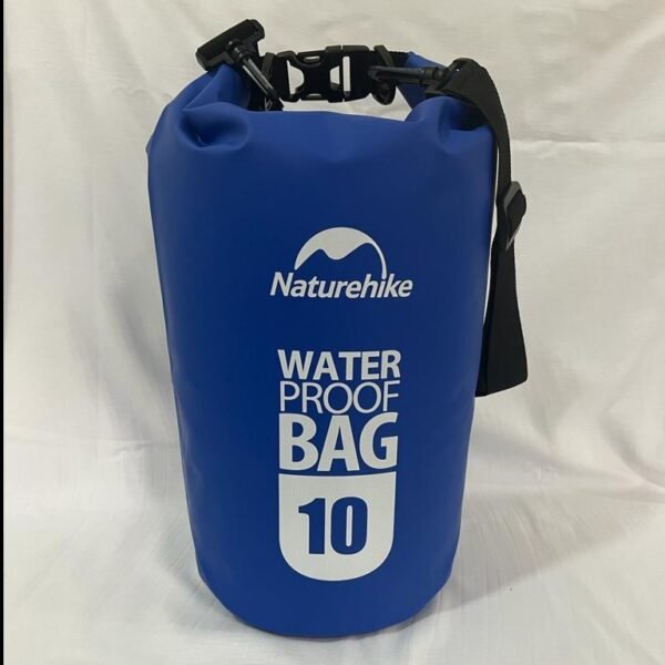 Dry waterproof bag 10L 20L Naturehike FS15M010-J FS15M020-J. Naturehike dry bags with a capacity of 10L and 20L are suitable for storing your luggage without getting wet when doing water sports such as rafting, fishing, trekking, camping, kayaking, etc. You can get this product in Erjee Camping Store Bali.