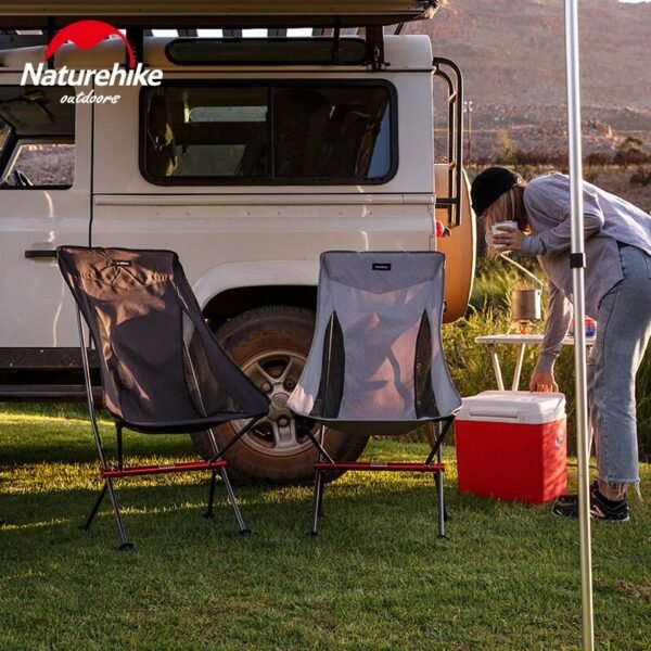 YL06 folding moon chair Naturehike NH18Y060-Z telah dilengkapi dengan storage bag yang memudahkan anda untuk membawa kursi lipat YL06 ini. Kursi berbahan aluminium alloy sehingga kuat, ringan dan tahan lama. Kursi di desain dengan mengikuti bentuk tubuh yang bas, sehingga anda merasa nyaman saat menggunakannya. Terdapat kantong di sebelah kiri kursi yang bisa digunakan untuk tempat botol minum, handphone maupun barang lainnya. Bagi anda yang berdomisili Bali, bisa mendapatkan kursi lipat ini di Erjee Camping Store.