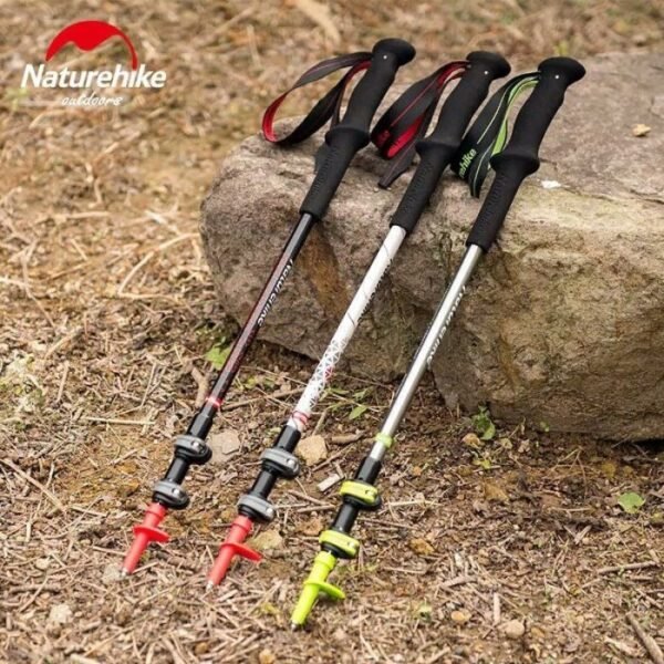 ST06 trekking pole Naturehike NH17D006-D terbuat dari bahan carbon dan aluminium yang ringan, tahan lama dan anti karat. Trekking pole dapat di adjust panjang pendeknya, dilengkapi dengan strap sehingga anti slip. Anda bisa mendapatkan trekking pole ini di Erjee Camping Store Bali.