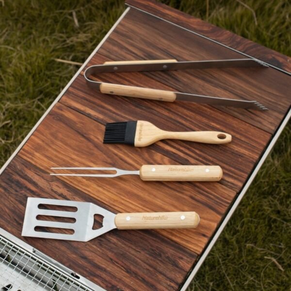 Barbeque tool set Naturehike NH20SK007 with shovel, oil brush, fork and bag. Easy to wash and clean. Dibuat dengan model yang elegant dan minimalist. Anda bisa mendapatkan alat bqq set ini di Erjee Camping Store Bali, menyediakan perlengkapan camping, hiking dan outdoor terlengkap di Bali.