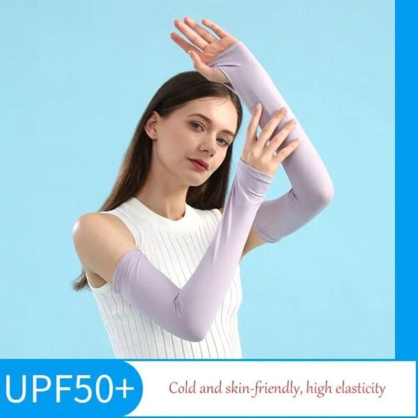 UPF50+ sun protection sleeves terbuat dari bahan nylon dan spandex, anti slip, tahan keringat, nyaman di kulit. Anda bisa mendapatkan produk ini di Erjee Camping Store Bali, toko alat camping dan hiking terlengkap di Bali.