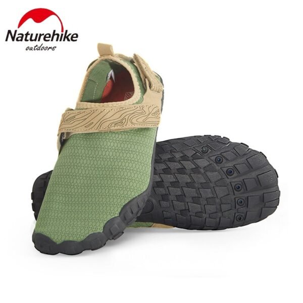 Silicone Anti-Slip Wading Shoes Size 39-47 Naturehike NH20FS022 dibuat dengan bahan yang premium, anti slip, lembut, ringan dan nyaman saat digunakan. Wading shoes dapat digunakan untuk snorkeling, swimming, surfing dan kegiatan air lainnya. Tersedia di berbagai warna dan ukuran. Anda bisa mendapatkan wading shoes di Erjee Camping Store Bali.