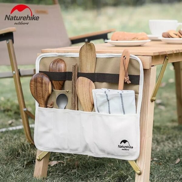 Canvas tableware storage bag Naturehike NH19PJ085, kuat, anti-tear serta tebal, cocok digunakan sebagai tempat peralatan masak serta dapat digulung sehingga menghemat ruang. Dapat digunakan untuk camping, hiking, serta piknik. Anda bisa mendapatkan produk ini di Erjee Camping Store Bali.