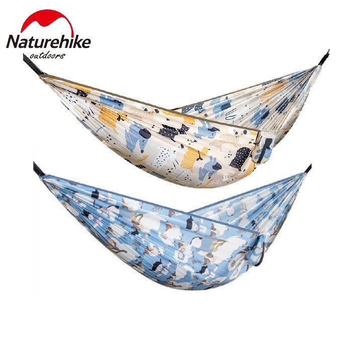 DC-C03 leaf printing hammock double Naturehike NH21DC004 terbuat dari bahan pongee yang lembut dan tali polyester yang kuat bisa menopang beban hingga 400kg. Hammock sudah dilengkapi dengan pouch sehingga mudah untuk dibawa kemana-mana. Hammock ini bisa digunakan untuk orang dewasa dan anak-anak. Anda bisa mendapatkan hammock lear printing ini di Erjee Camping Store Bali.