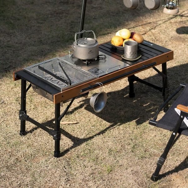 IGT Folding Table Naturehike NH21JU011 terbuat dari bahan aluminium alloy yang kuat dan ringan, bagian meja menggunakan desain roll, sehingga mudah untuk dilepas pasang, meja ini dapat dikombinasikan dengan alat grill dan kompor outdoor dan dapat menopang berat hingga 30kg. Anda bisa mendapatkan meja ini di Erjee Camping Store, toko alat camping terlengkap di Bali