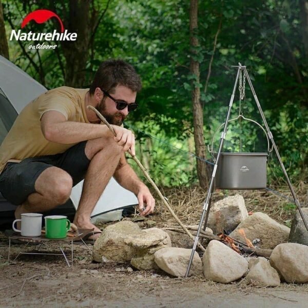 ZJ01 outdoor picnic light tripod Naturehike NH17S00S-G terbuat dari aluminium alloy dan stainless steel, kuat dan dapat menopang beban hingga 5kg. Mudah dilepas pasang, ringan, anti karat, serta mudah di bersihkan ini cocok digunakan untuk camping maupun piknik. Anda bisa mendapatkan produk ini di Erjee Camping Bali.