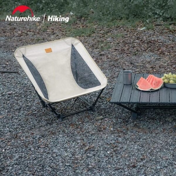 YL13 moon chair Naturehike NH21JU009 berbahan oxford cloth dan aluminium alloy dan dilengkapi juga dengan storage bag. Kursi dapat di atur panjang pendek kakinya. Kursi dibuat dengan bahan yang premium tentunya kuat, anti karat, tahan lama dan ringan. Anda bisa mendapatkan kursi YL13 ini di Erjee Camping Store, toko camping terlengkap di Bali.