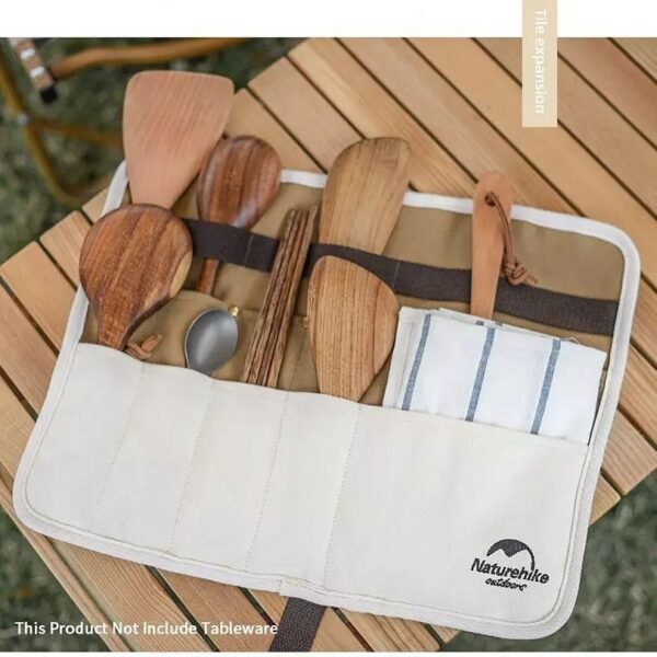 Canvas tableware storage bag Naturehike NH19PJ085, kuat, anti-tear serta tebal, cocok digunakan sebagai tempat peralatan masak serta dapat digulung sehingga menghemat ruang. Dapat digunakan untuk camping, hiking, serta piknik. Anda bisa mendapatkan produk ini di Erjee Camping Store Bali.