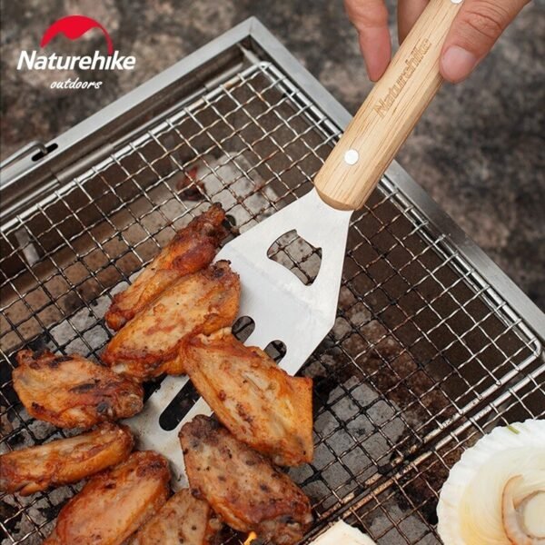 Barbeque tool set Naturehike NH20SK007 with shovel, oil brush, fork and bag. Easy to wash and clean. Dibuat dengan model yang elegant dan minimalist. Anda bisa mendapatkan alat bqq set ini di Erjee Camping Store Bali, menyediakan perlengkapan camping, hiking dan outdoor terlengkap di Bali.