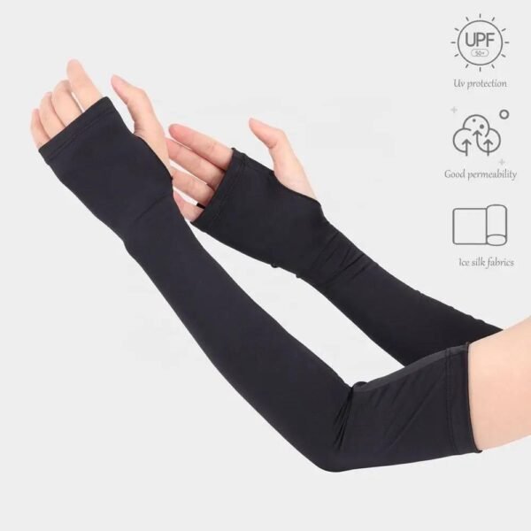 UPF50+ sun protection sleeves terbuat dari bahan nylon dan spandex, anti slip, tahan keringat, nyaman di kulit. Anda bisa mendapatkan produk ini di Erjee Camping Store Bali, toko alat camping dan hiking terlengkap di Bali.