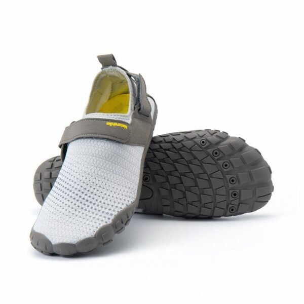 Silicone Anti-Slip Wading Shoes Size 39-47 Naturehike NH20FS022 dibuat dengan bahan yang premium, anti slip, lembut, ringan dan nyaman saat digunakan. Wading shoes dapat digunakan untuk snorkeling, swimming, surfing dan kegiatan air lainnya. Tersedia di berbagai warna dan ukuran. Anda bisa mendapatkan wading shoes di Erjee Camping Store Bali.